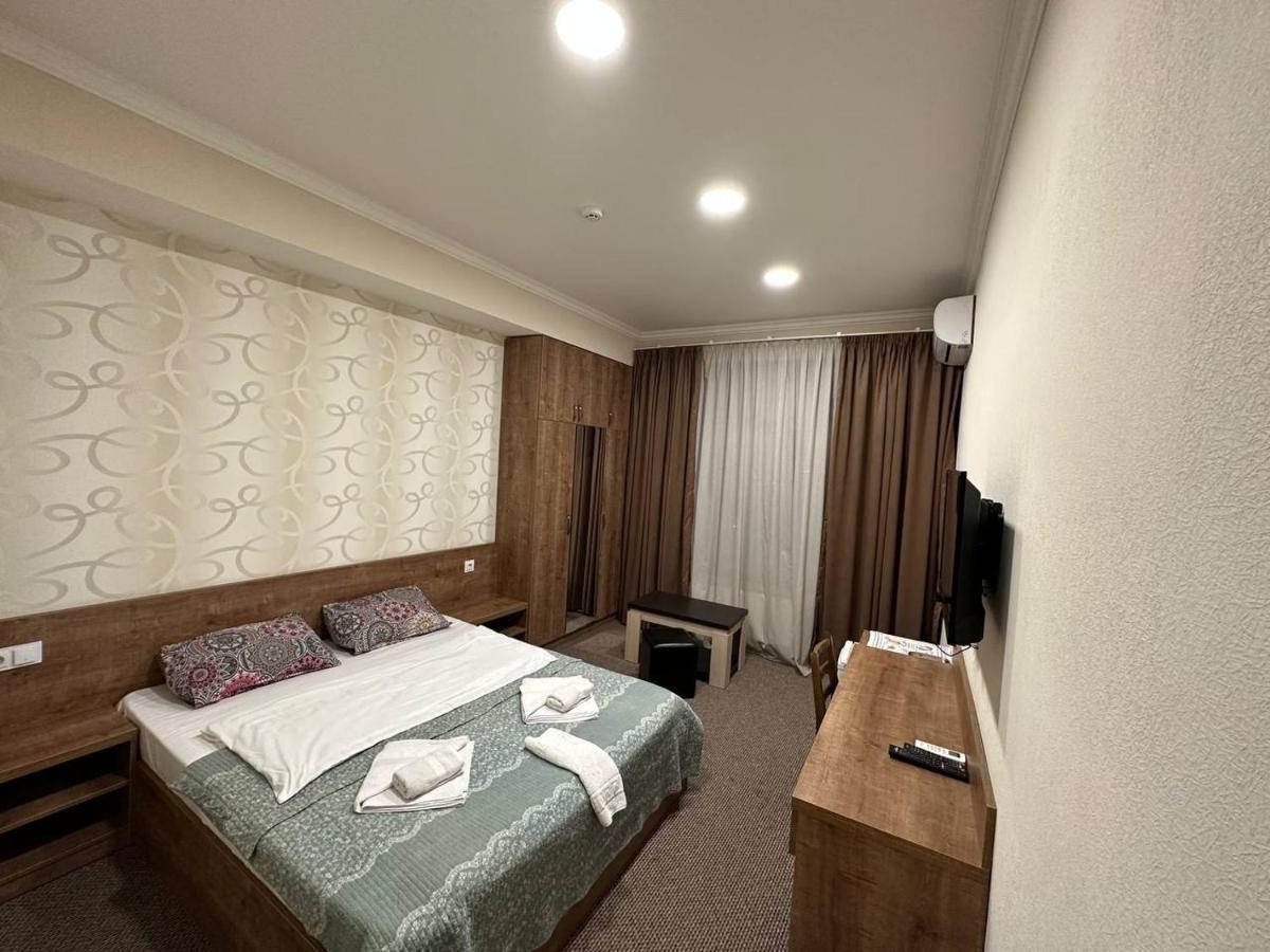 5 Rooms Near 300 Aragveli Metro Station Tbilisi Exterior foto