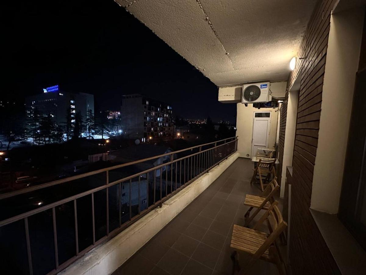 5 Rooms Near 300 Aragveli Metro Station Tbilisi Exterior foto