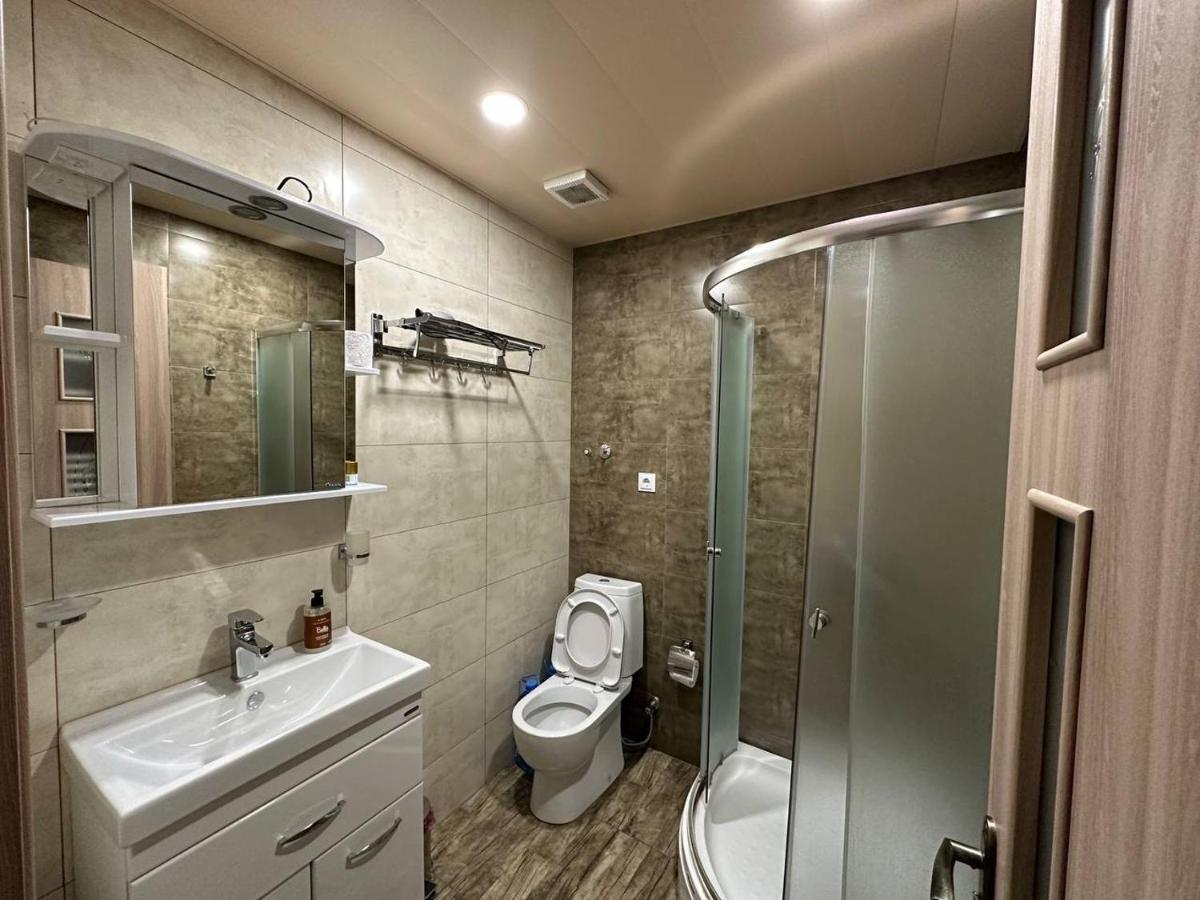 5 Rooms Near 300 Aragveli Metro Station Tbilisi Exterior foto