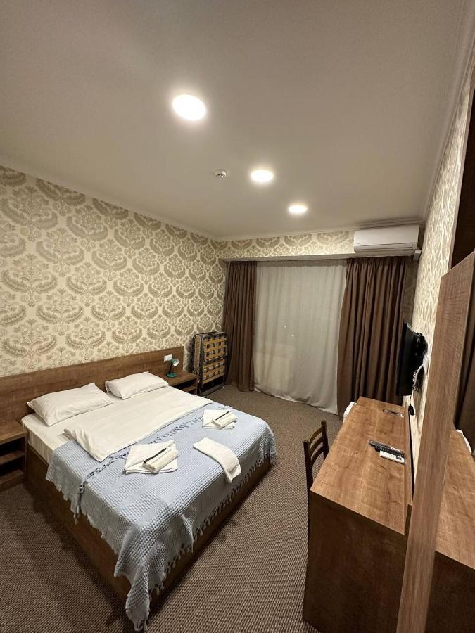 5 Rooms Near 300 Aragveli Metro Station Tbilisi Exterior foto