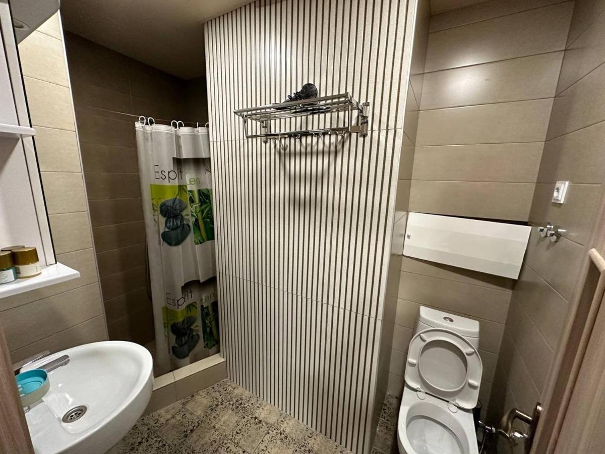 5 Rooms Near 300 Aragveli Metro Station Tbilisi Exterior foto