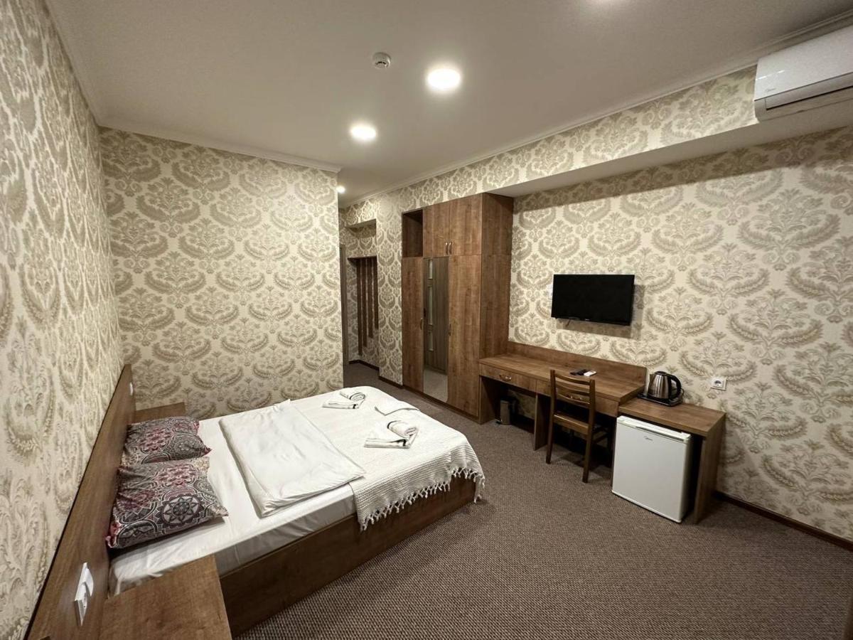 5 Rooms Near 300 Aragveli Metro Station Tbilisi Exterior foto