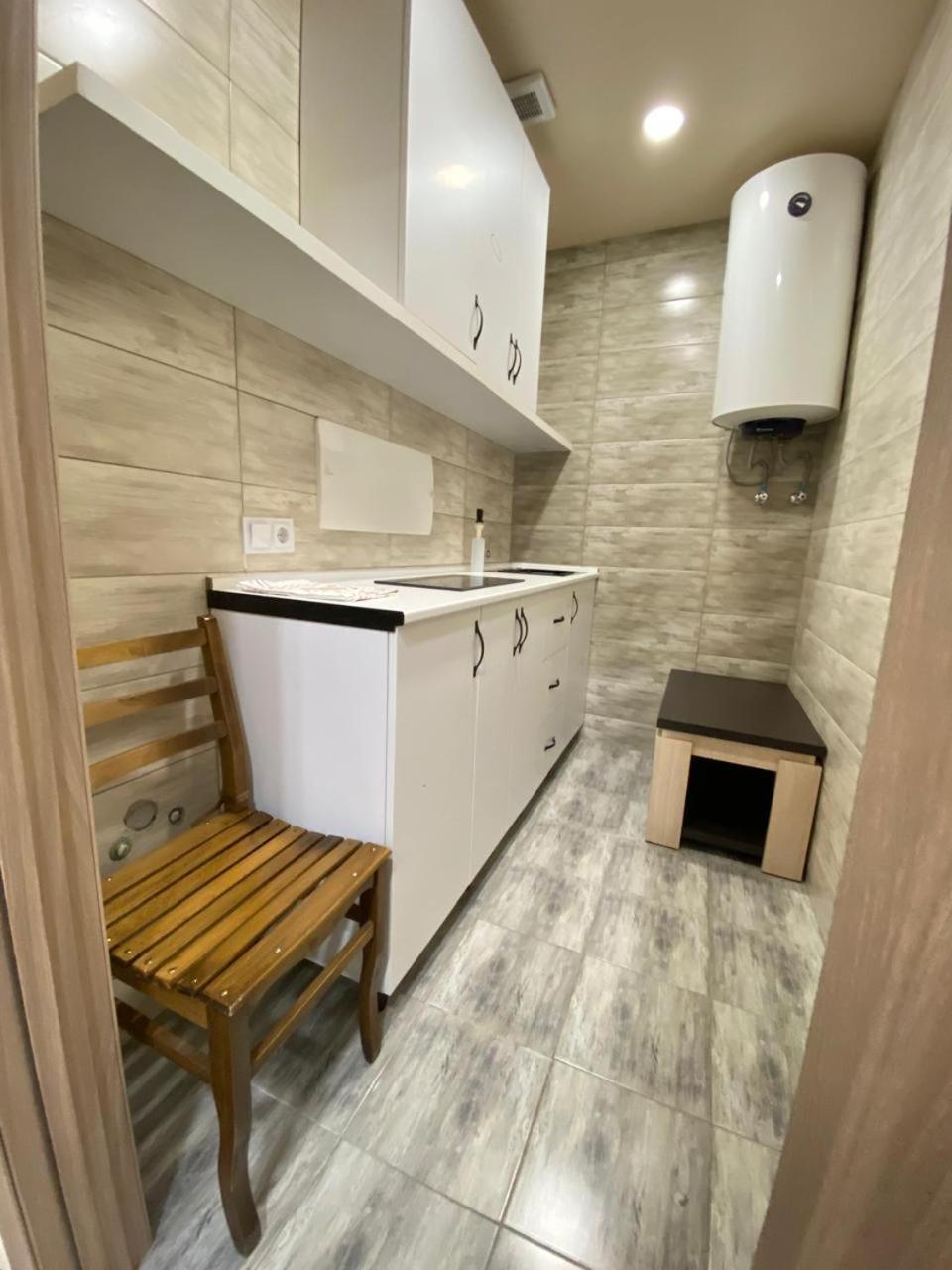 5 Rooms Near 300 Aragveli Metro Station Tbilisi Exterior foto
