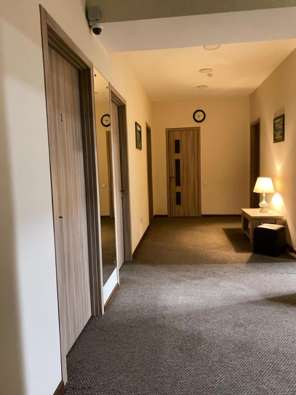 5 Rooms Near 300 Aragveli Metro Station Tbilisi Exterior foto