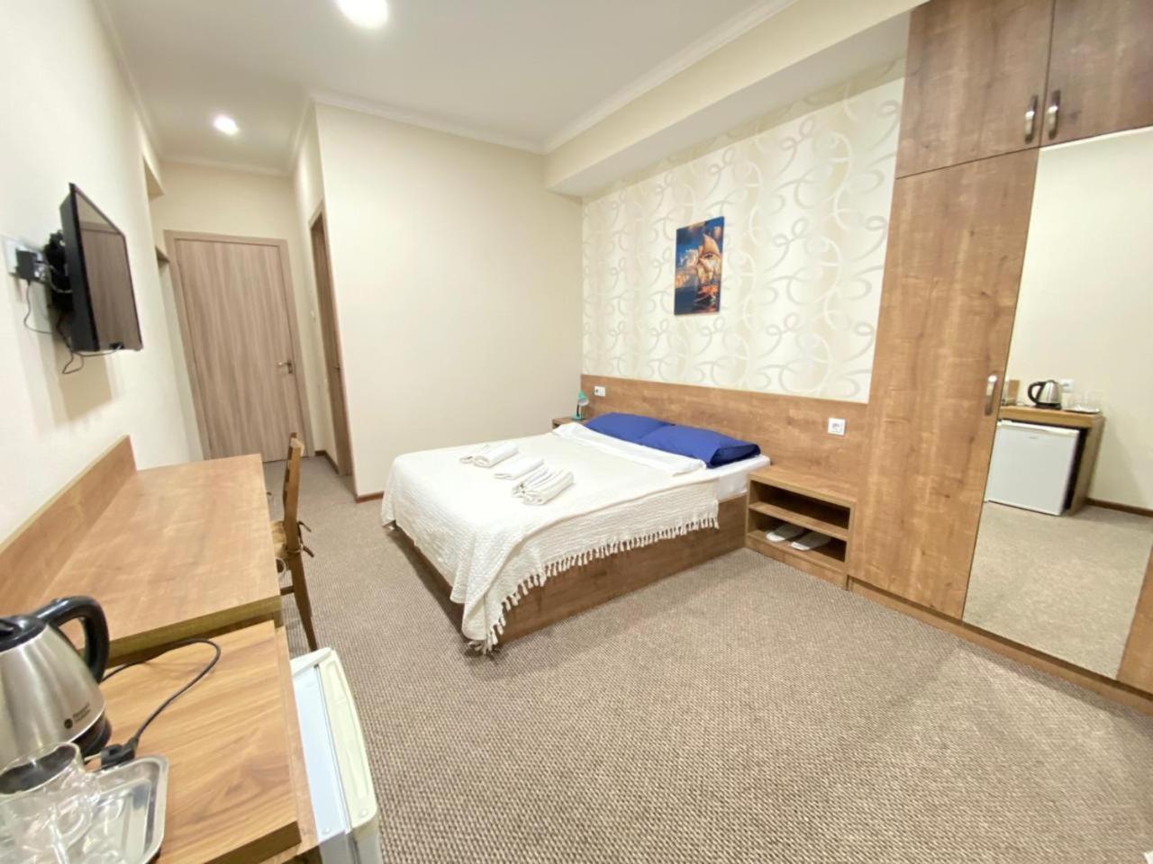 5 Rooms Near 300 Aragveli Metro Station Tbilisi Quarto foto