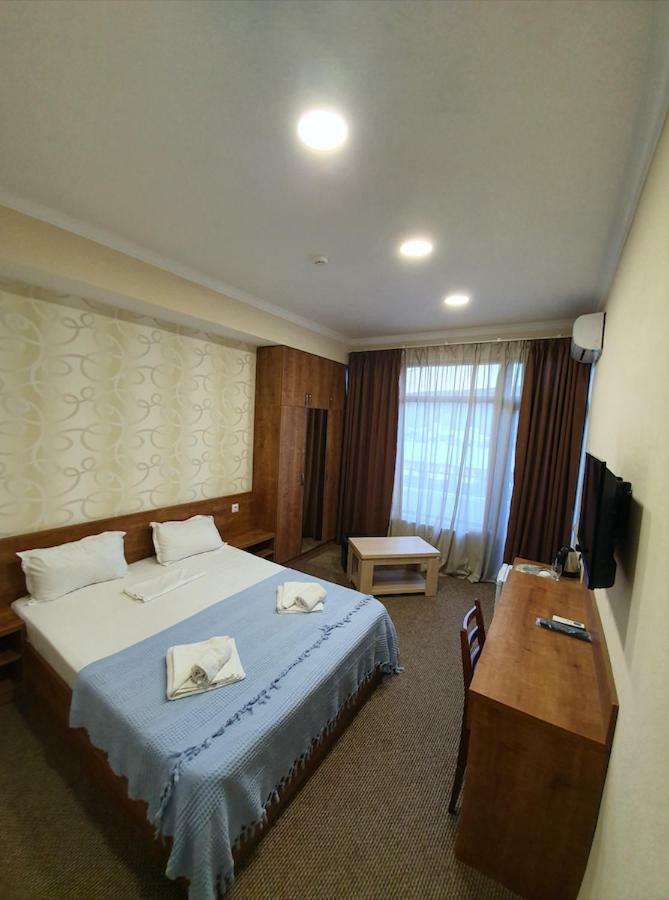 5 Rooms Near 300 Aragveli Metro Station Tbilisi Exterior foto