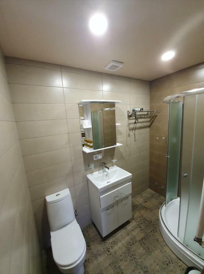 5 Rooms Near 300 Aragveli Metro Station Tbilisi Exterior foto