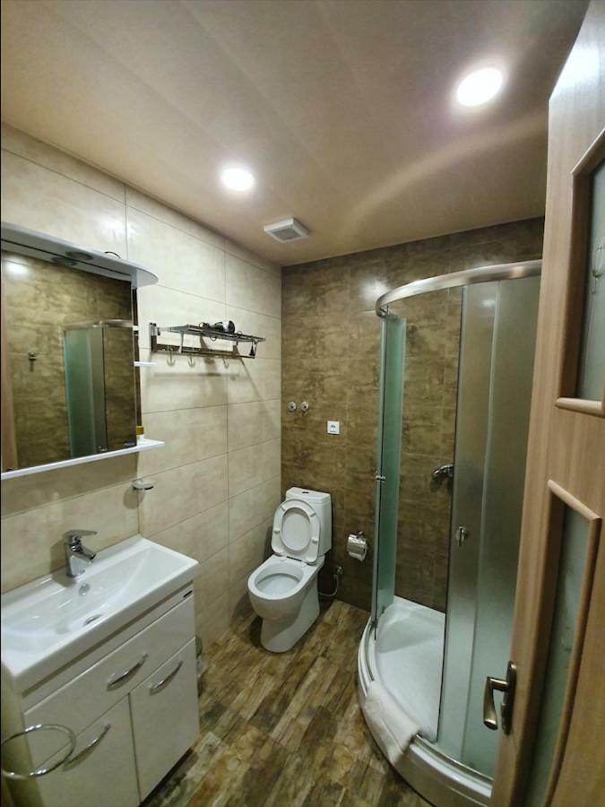 5 Rooms Near 300 Aragveli Metro Station Tbilisi Exterior foto
