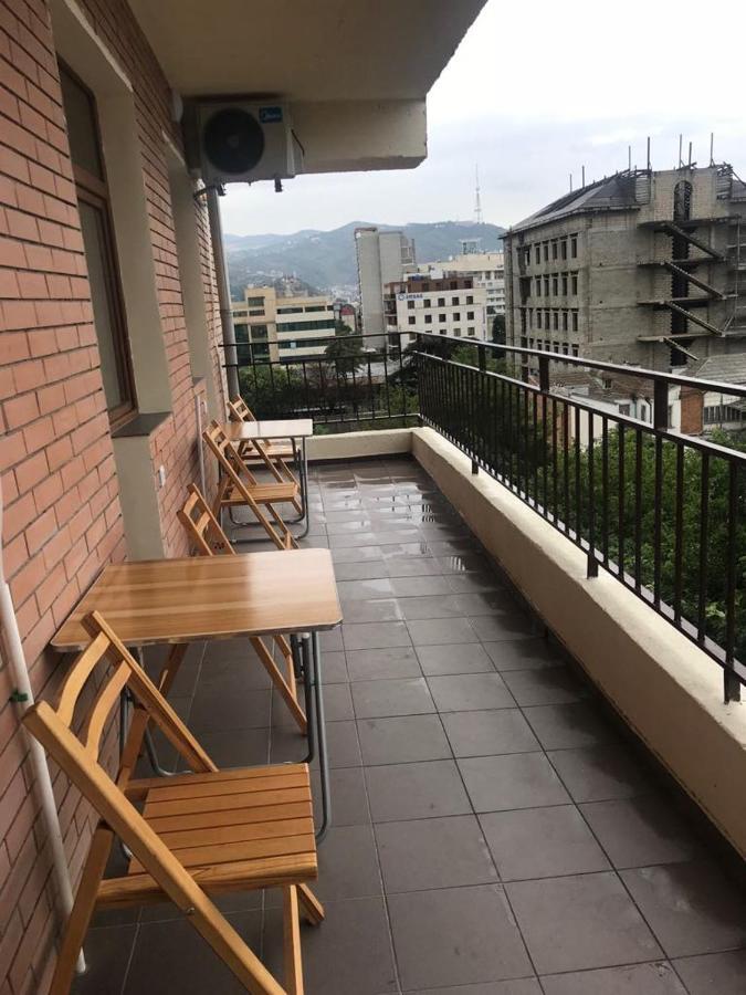 5 Rooms Near 300 Aragveli Metro Station Tbilisi Exterior foto